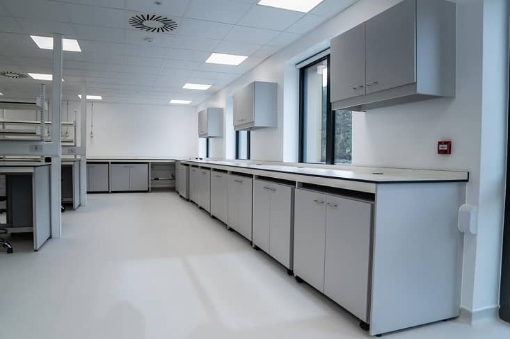 在物理實驗室裝修設(shè)計的過程中需要考慮哪些安全要求