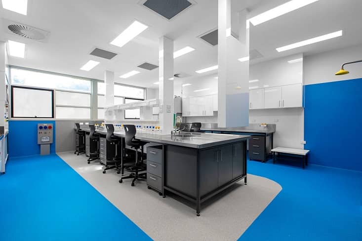 如何在生物實驗室規(guī)劃設(shè)計時選配合適的實驗室家具？這幾點要牢記