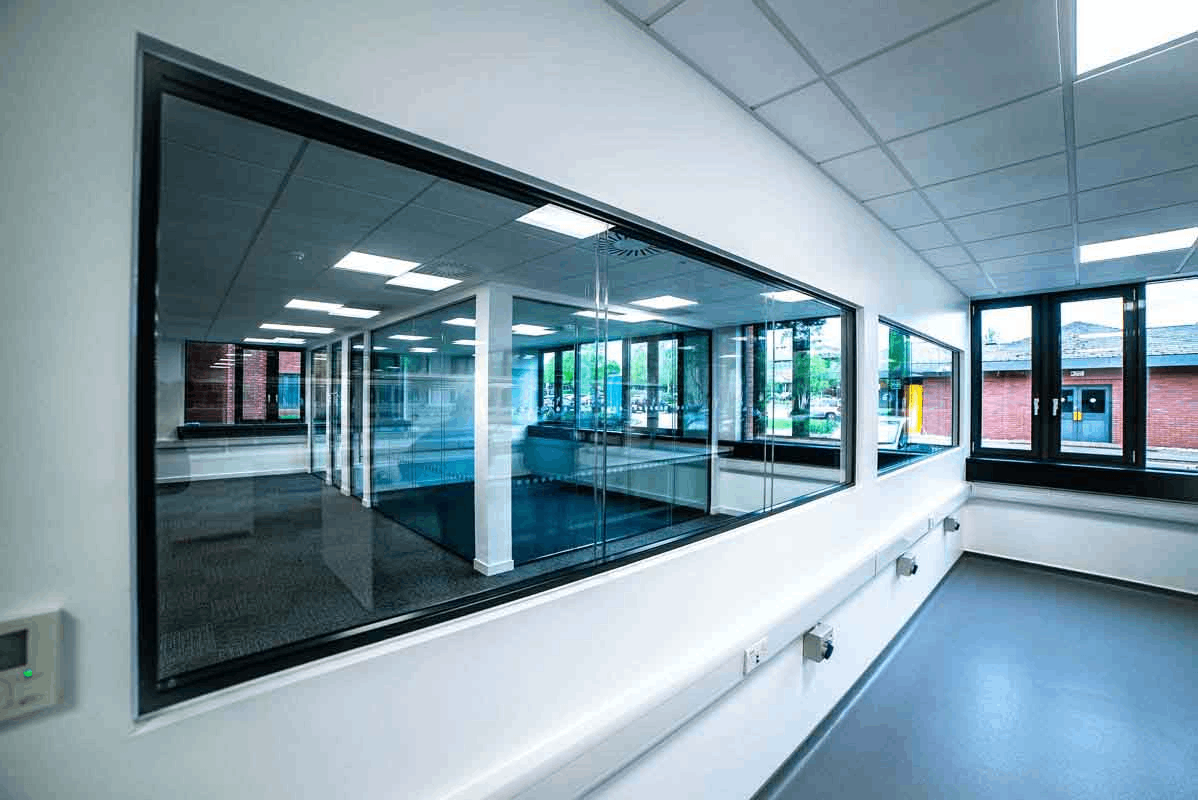 農業實驗室建設方案：恒溫培養室 + 土壤檢測區的低成本高效配