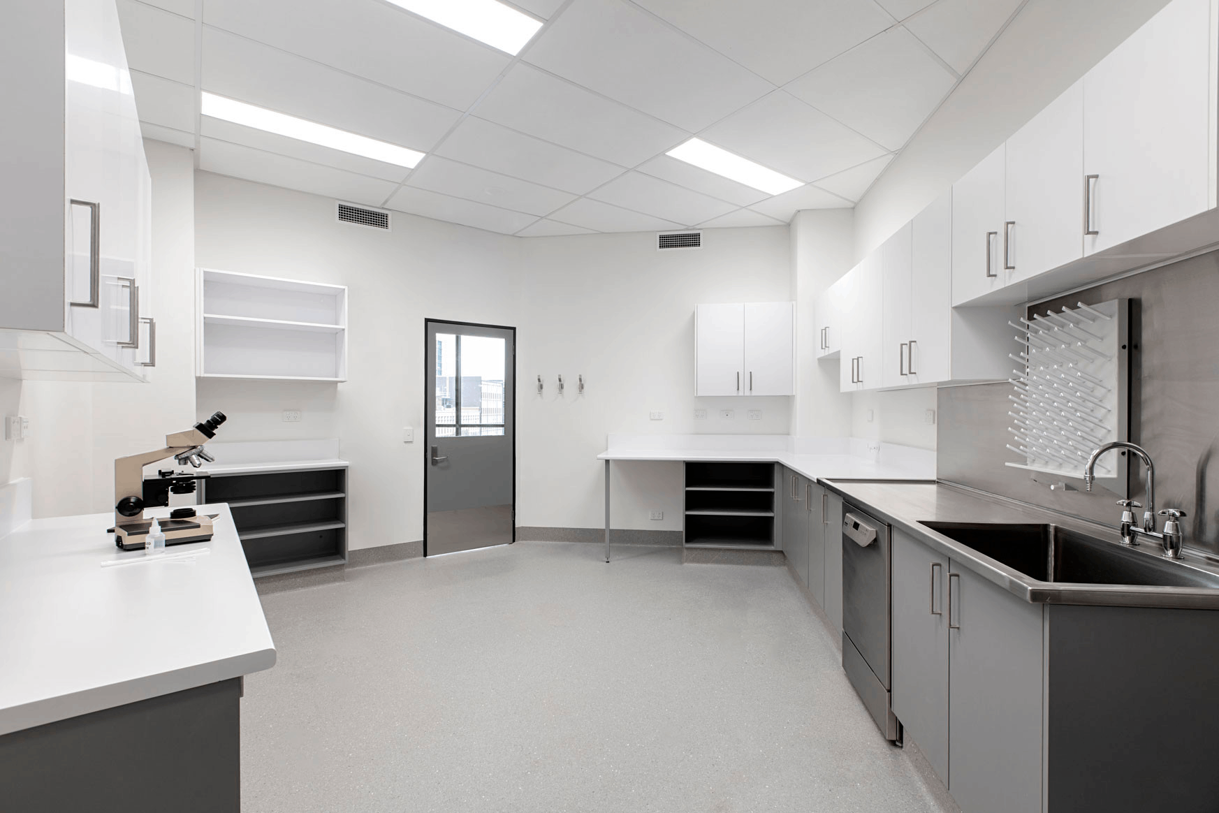 水質(zhì)檢測(cè)實(shí)驗(yàn)室裝修通風(fēng)系統(tǒng)施工的具體工藝