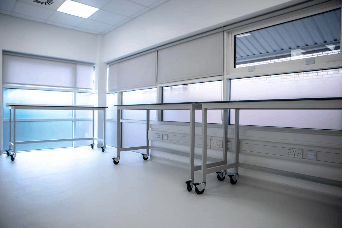 實(shí)驗(yàn)室裝修公司：潔凈實(shí)驗(yàn)室裝修與潔凈廠房裝修的區(qū)別 